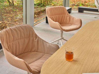 BALTIC Soft Duo Swivel chair, coloured metal legs and Upholstered shell & cushion
