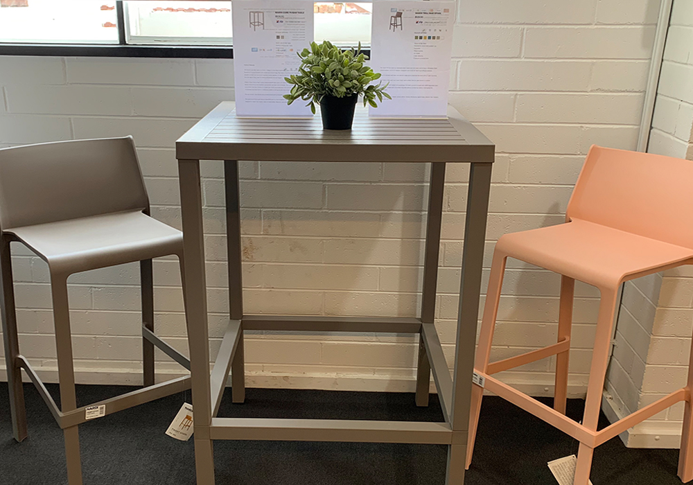 Trill fiberglass Stool polypropylene and 100 % recyclable. Stackable. 6 Trill fiberglass Stool polypropylene and 100 % recyclable. Stackable. - Image 6