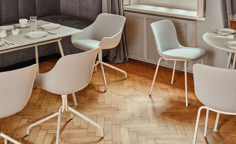 BALTIC Classic Swivel chair, coloured metal legs, upholstered shell with cushion 1 BALTIC Classic Swivel chair, coloured metal legs, upholstered shell with cushion