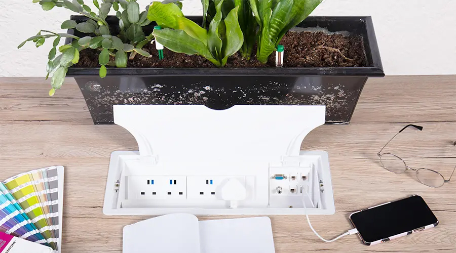 QF GENIE power module, hinged lid 2 & 4 socket versions, USB/data/AV/AC options. 3 QF GENIE power module, hinged lid 2 & 4 socket versions, USB/data/AV/AC options. - Image 3
