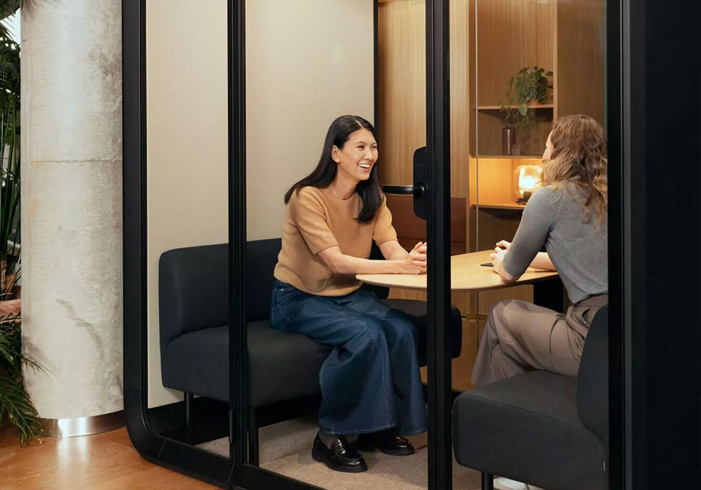 FRAMERY FOUR Soundproof Meeting Pod for 1-4 People 9 Framery Four Meeting Pod
